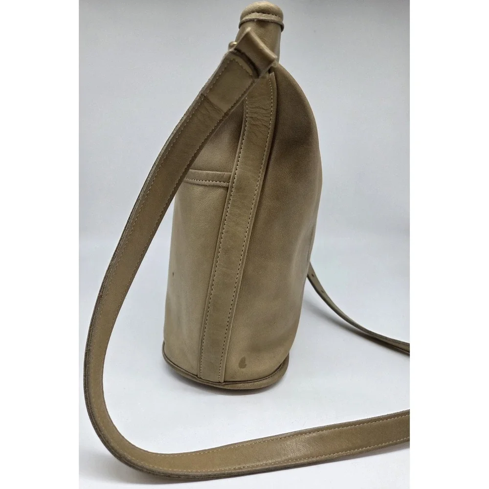 Coach 302 Glove‑Tanned Leather Shoulder Bag USA Made Vintage Beige Zip Top Purse